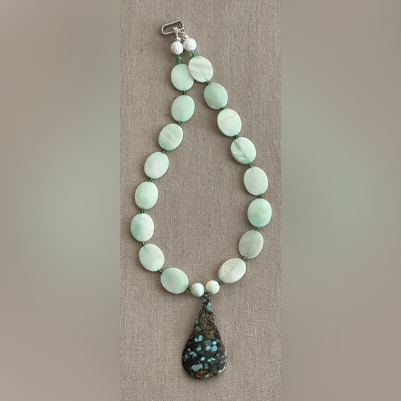 22-1/2 inch Shell bead necklace NWOT - Picture 2 of 10